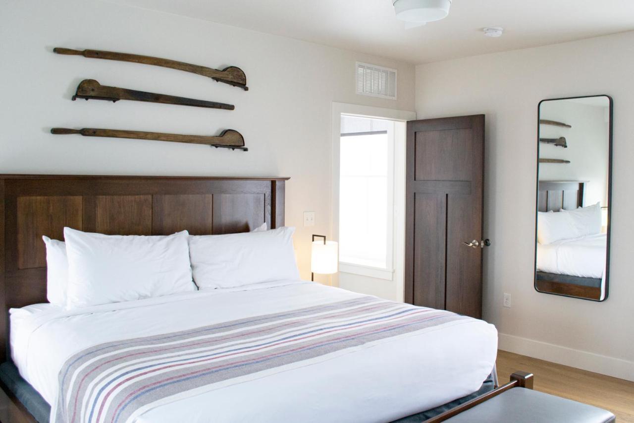 Hotel Millwright Amana Bagian luar foto