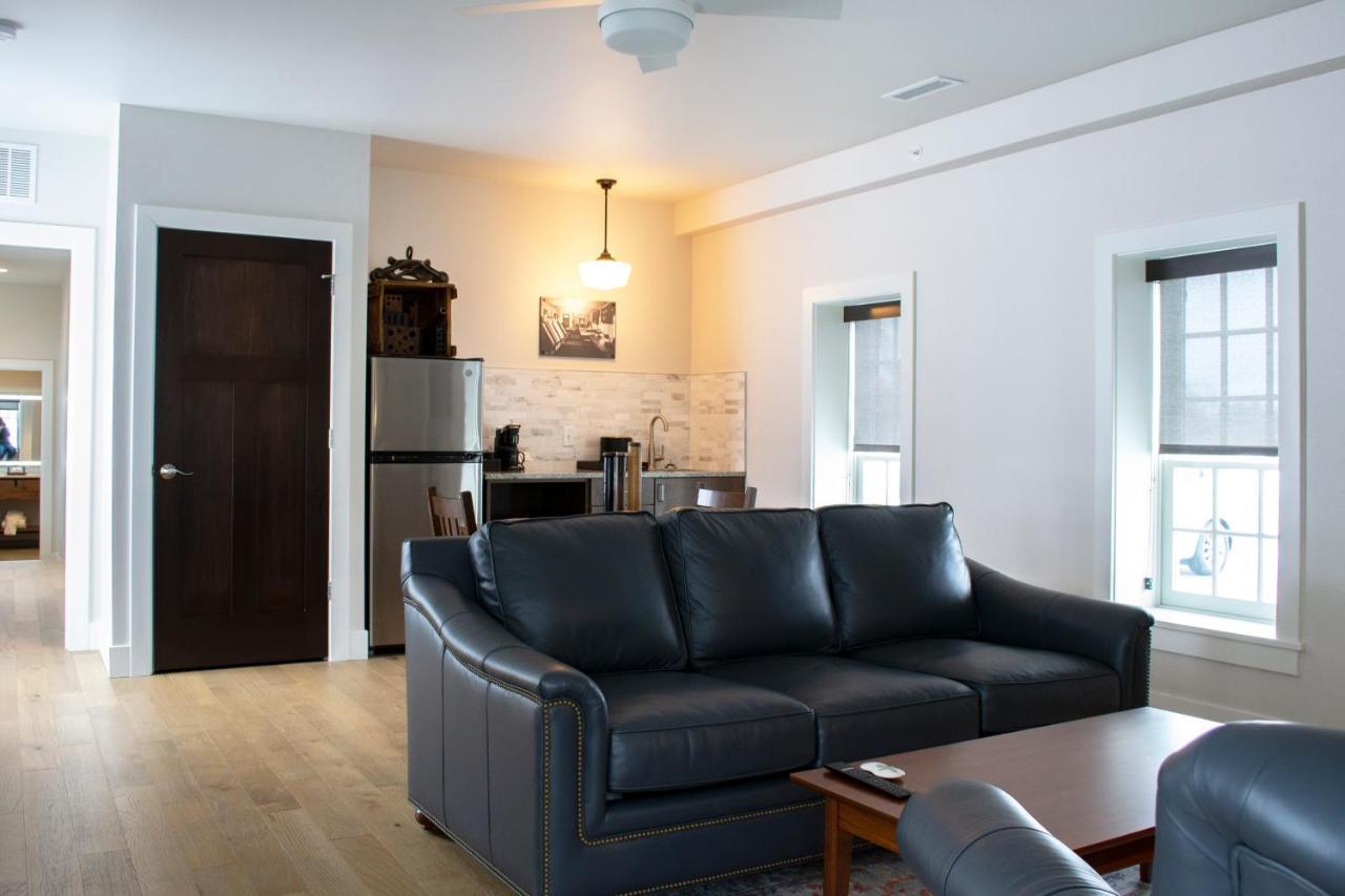 Hotel Millwright Amana Bagian luar foto