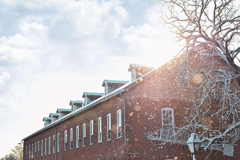 Hotel Millwright Amana Bagian luar foto