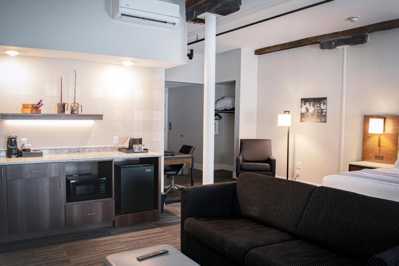 Hotel Millwright Amana Bagian luar foto