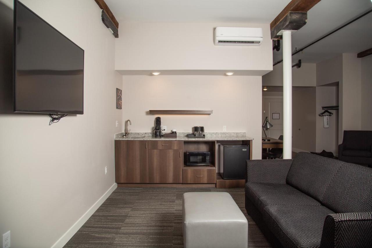 Hotel Millwright Amana Bagian luar foto
