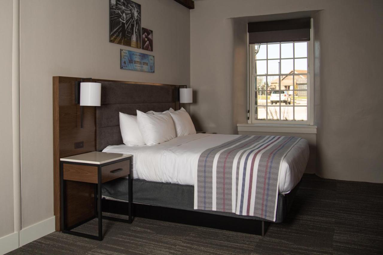Hotel Millwright Amana Bagian luar foto