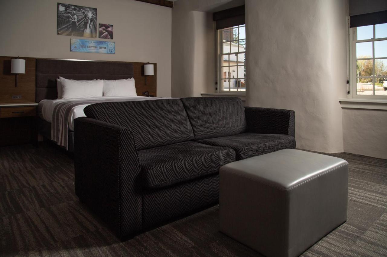 Hotel Millwright Amana Bagian luar foto
