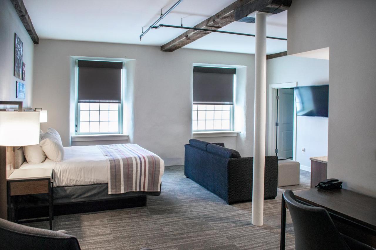 Hotel Millwright Amana Bagian luar foto