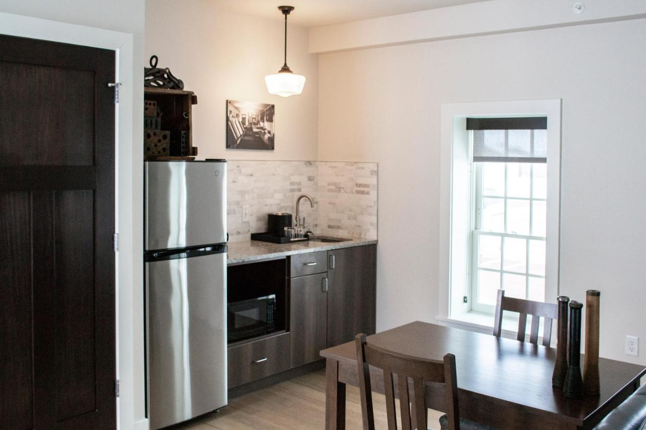 Hotel Millwright Amana Bagian luar foto